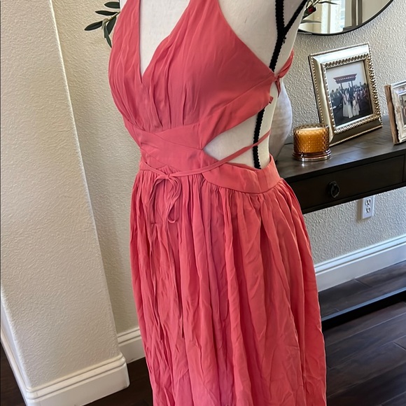 Elegant Backless Pink Dress - Picture 2 of 7